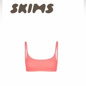 Fits everybody scoop neck bra